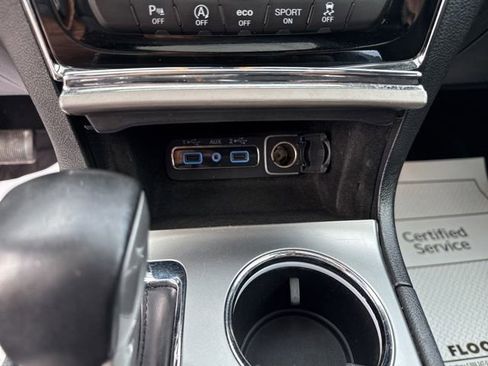 Used 2020 Jeep Grand Cherokee Altitude AWD/4WD image 19