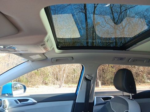 Used 2025 Volkswagen Taos SE w/ Panoramic Sunroof Package image 19