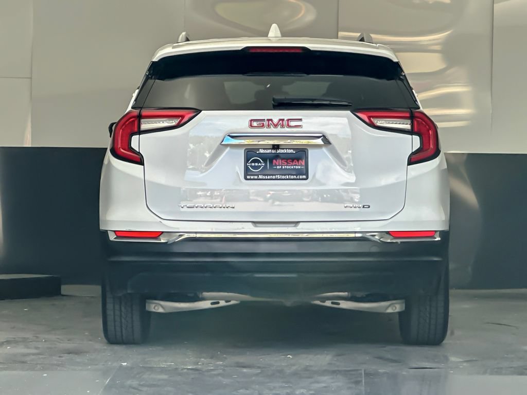 Used 2024 GMC Terrain SLT AWD/4WD image 4