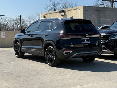 New 2026 Volkswagen Taos SE image 8