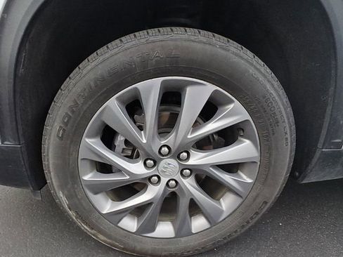 Used 2025 Buick Enclave Preferred FWD image 3
