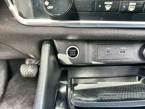 Used 2023 Nissan Rogue S FWD image 16