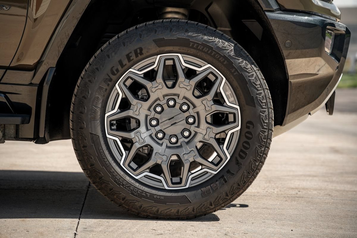 Used 2024 GMC Hummer EV 3X AWD/4WD image 10