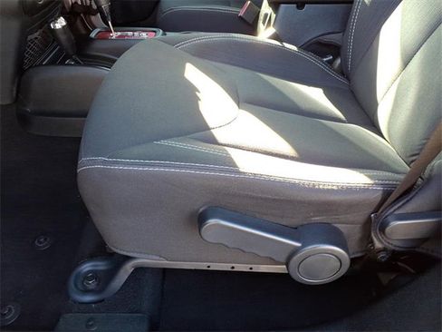 Used 2018 Jeep Wrangler Unlimited Sahara w/ Connectivity Group image 9