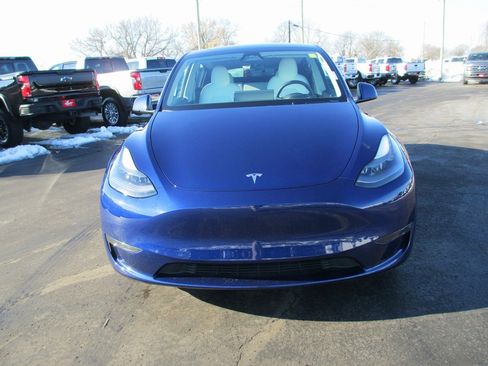 Used 2024 Tesla Model Y Long Range image 9