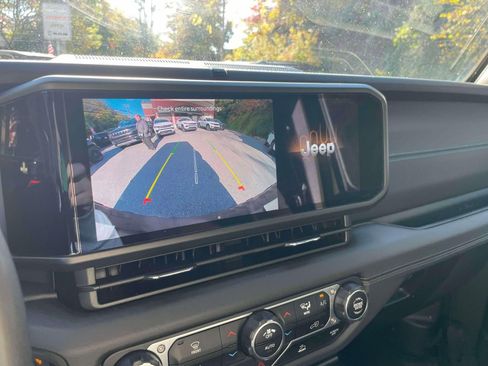 Used 2024 Jeep Wrangler Unlimited Rubicon 4xe image 28