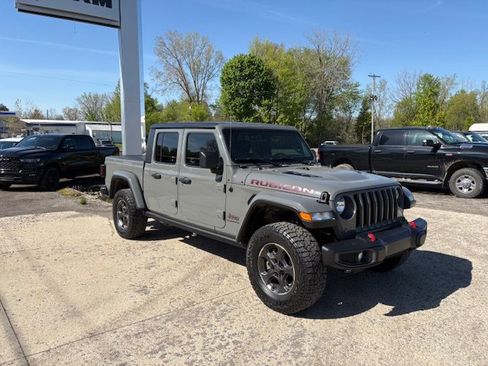 Used 2021 Jeep Gladiator Rubicon w/ Cold Weather Group AWD/4WD image 3