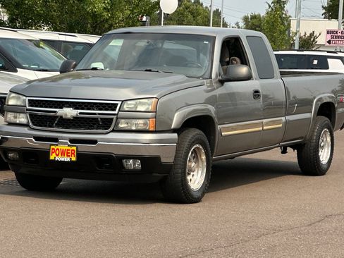 Used 2006 Chevrolet Silverado 1500 LT w/ Light Duty Power Package AWD/4WD image 7