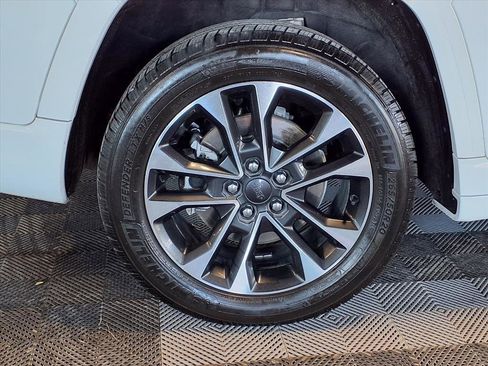 Used 2021 Jeep Grand Cherokee L Overland w/ Luxury Tech Group IV image 9