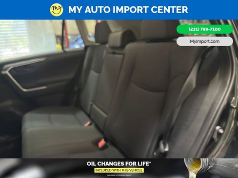 Used 2025 Toyota RAV4 LE AWD/4WD image 24