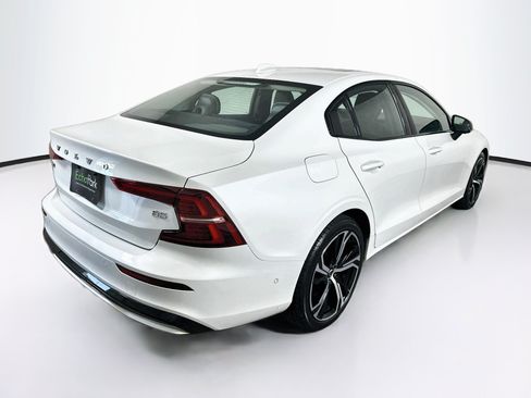 Used 2024 Volvo S60 B5 Plus FWD image 9