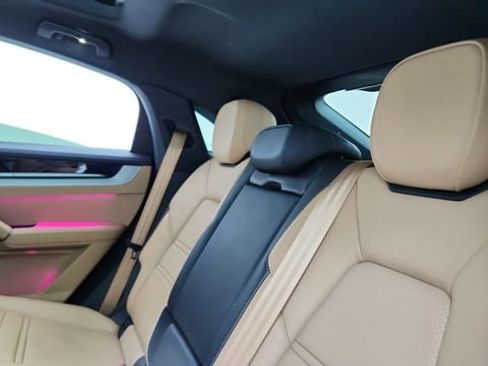 Used 2025 Porsche Cayenne Coupe AWD/4WD image 29