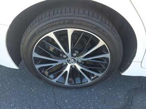 Used 2020 Toyota Camry SE w/ Convenience Package image 14