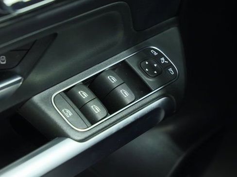 Used 2024 Mercedes-Benz GLB 250 image 33