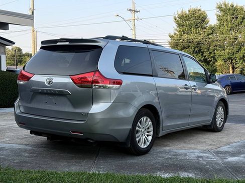Used 2011 Toyota Sienna XLE FWD image 6