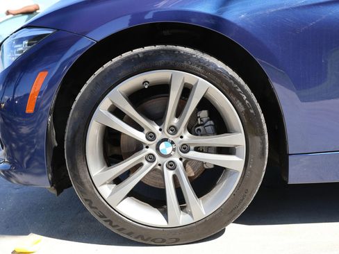 Used 2017 BMW 330i Sedan w/ Premium Package image 11