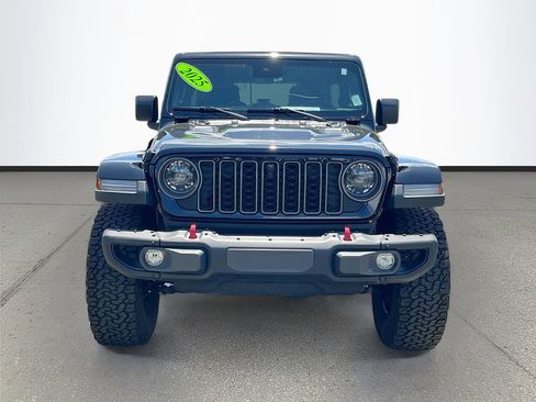 Used 2025 Jeep Wrangler Unlimited Rubicon image 2
