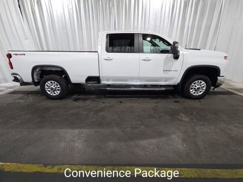 Used 2025 Chevrolet Silverado 2500 LT w/ Safety Package AWD/4WD image 2