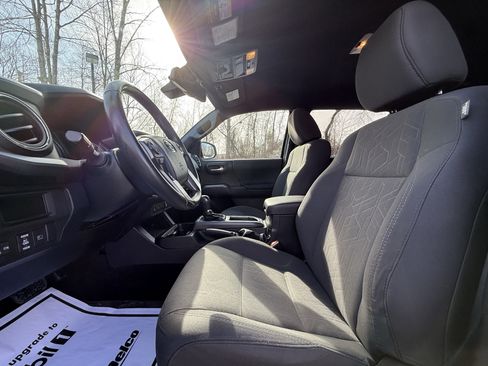 Used 2018 Toyota Tacoma TRD Off-Road image 25