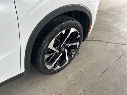 Used 2024 Mitsubishi Outlander AWD image 21