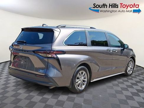 Used 2023 Toyota Sienna XLE AWD/4WD image 6