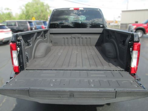 Used 2017 Ford F250 XLT w/ XLT Premium Package image 9