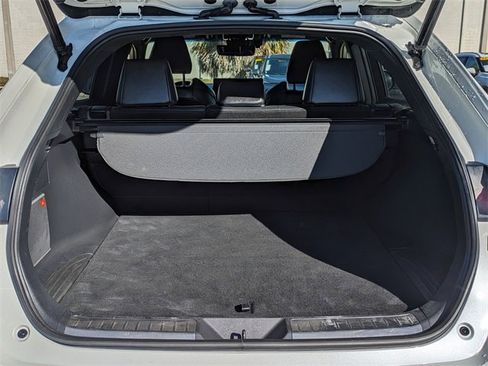 Used 2021 Toyota Venza Limited image 13