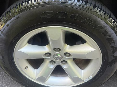 Used 2015 RAM 1500 Express RWD image 27