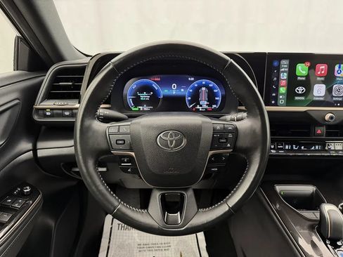 Used 2025 Toyota Crown AWD/4WD image 10