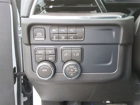 New 2026 Chevrolet Suburban LT image 34