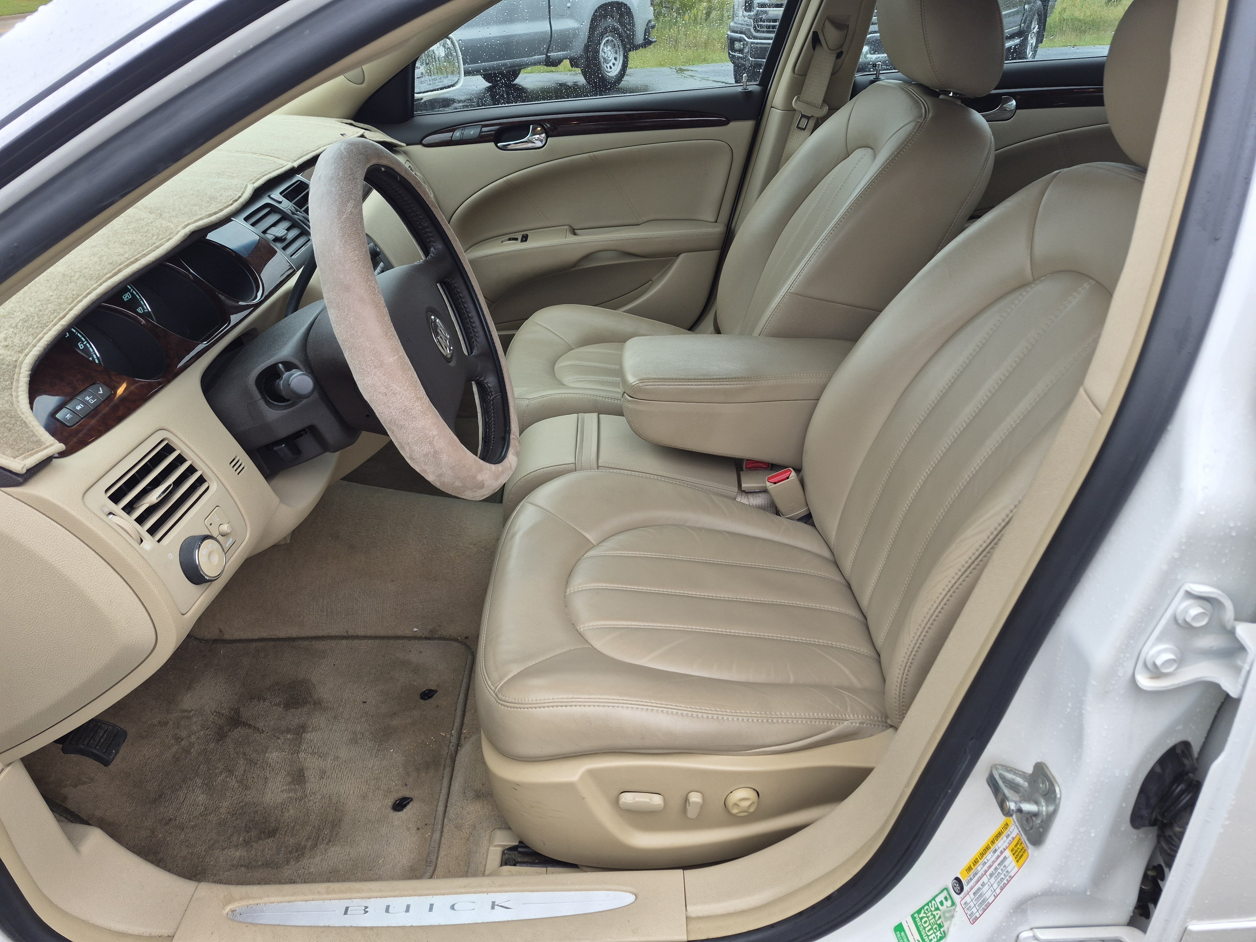 Used 2011 Buick Lucerne CXL FWD image 9