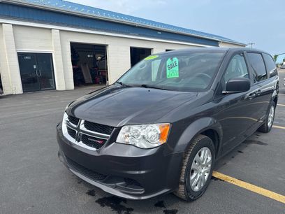 Used 2018 Dodge Grand Caravan SE w/ UConnect Hands-Free Group