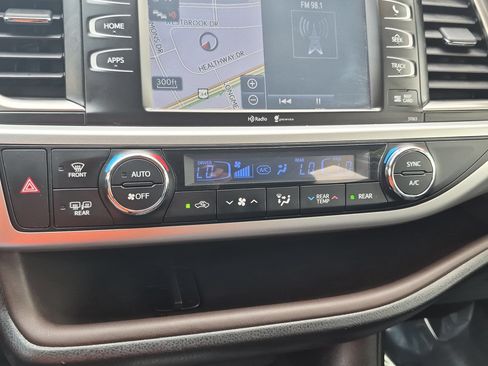 Used 2014 Toyota Highlander XLE AWD/4WD image 21