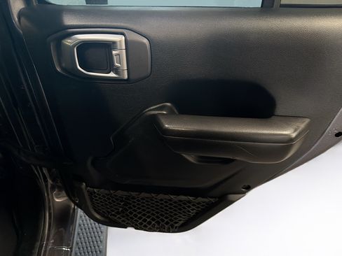 Used 2018 Jeep Wrangler Unlimited Sport S AWD/4WD image 28