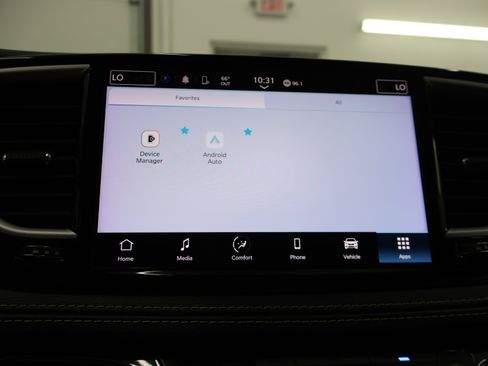 Used 2024 Chrysler Pacifica Touring-L FWD image 49
