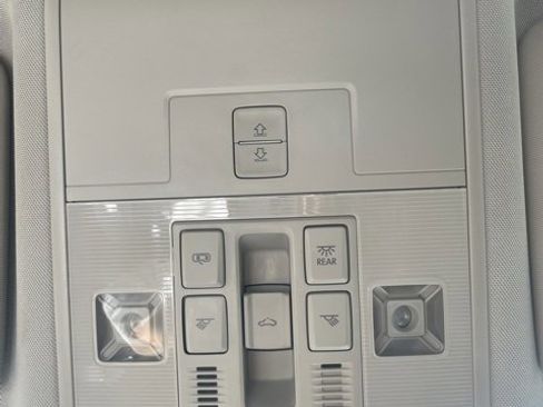 Used 2022 Volkswagen Atlas SEL R-Line image 22