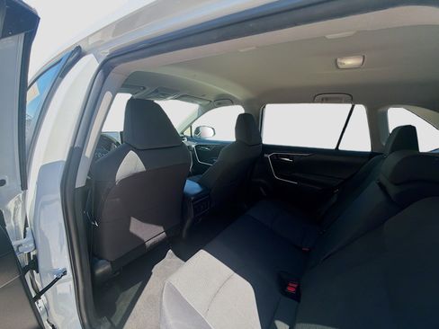 Used 2024 Toyota RAV4 XLE FWD image 22