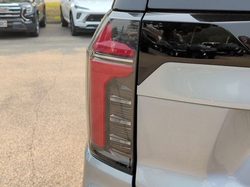 Used 2025 Chevrolet Tahoe Z71 AWD/4WD image 44