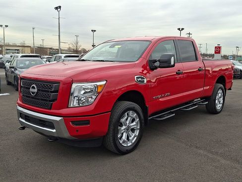 Certified 2024 Nissan Titan SV w/ SV Convenience Package image 3