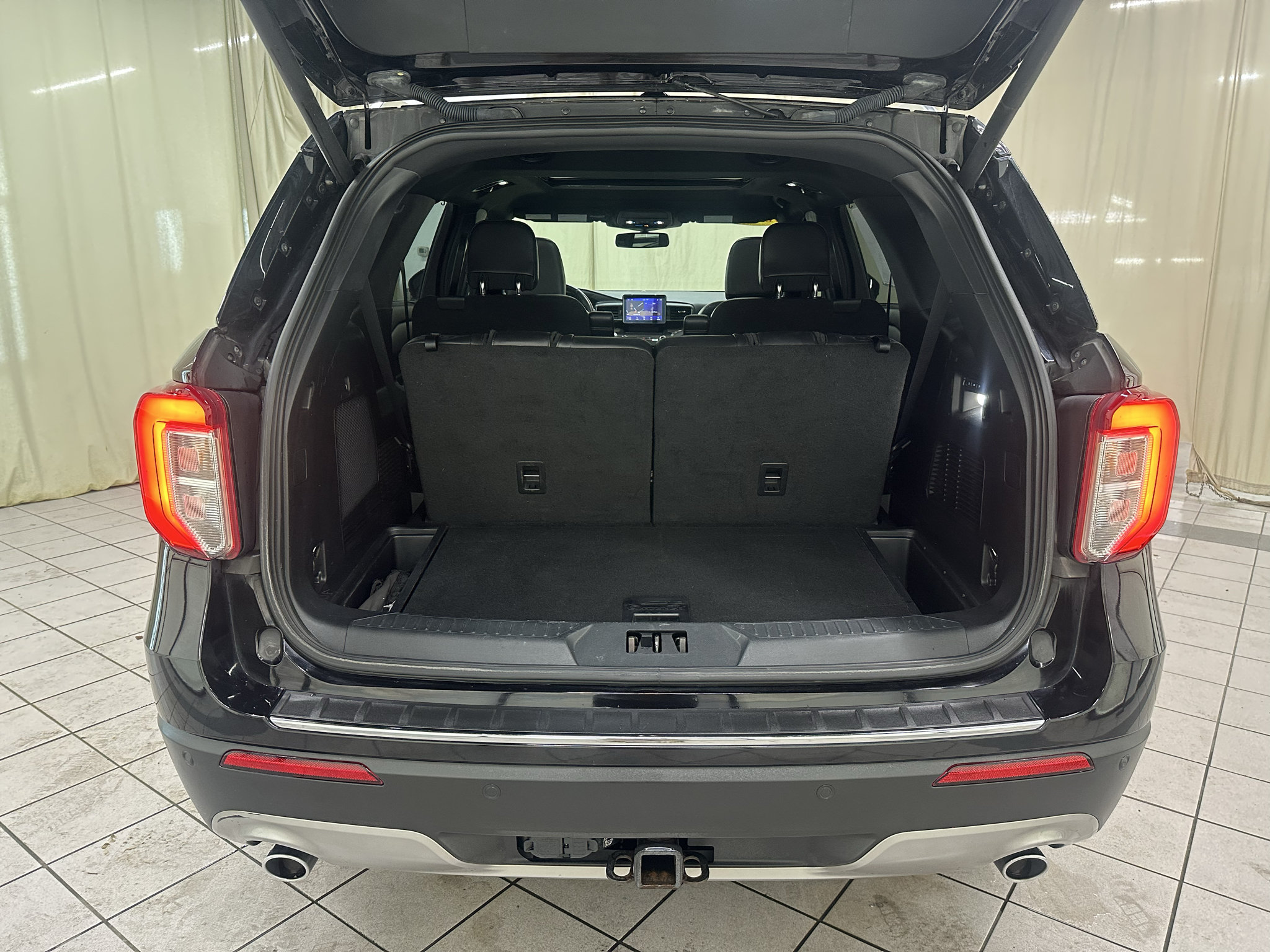 Used 2020 Ford Explorer Limited w/ Class III Trailer Tow Package AWD/4WD image 8
