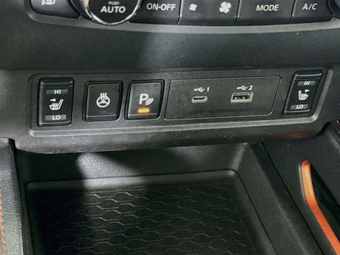 Used 2022 Nissan Frontier PRO-4X AWD/4WD image 12