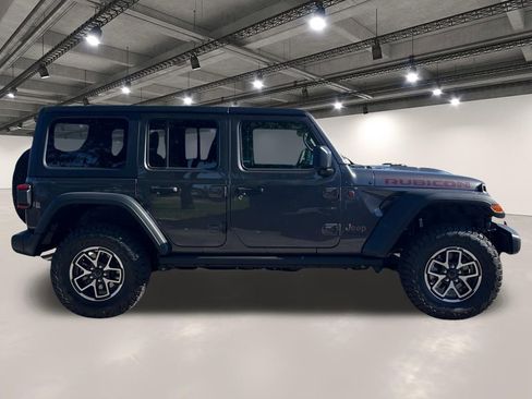 Used 2025 Jeep Wrangler Unlimited Rubicon w/ Convenience Group image 17