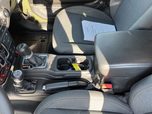 Used 2024 Jeep Gladiator Sport image 23