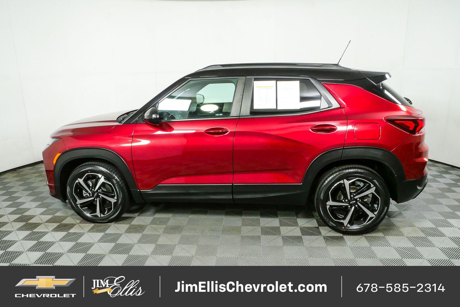 Used 2022 Chevrolet TrailBlazer RS w/ Sun and Liftgate Package FWD image 29
