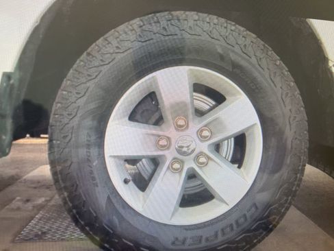 Used 2020 RAM 1500 Tradesman w/ Chrome Appearance Group image 18