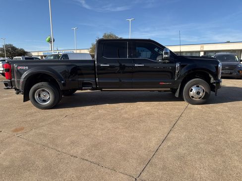 Used 2025 Ford F350 Platinum w/ Platinum Plus Package image 8