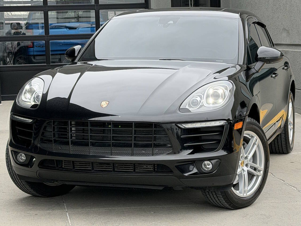 Used 2018 Porsche Macan AWD/4WD image 3