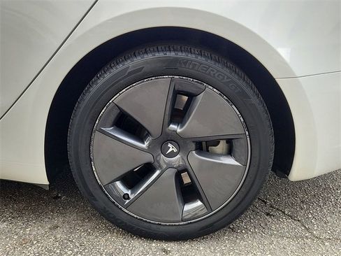 Used 2023 Tesla Model 3 Standard Range image 32