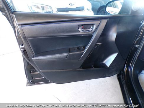 Used 2017 Toyota Corolla SE FWD image 11