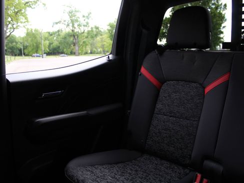 Used 2025 Chevrolet Colorado Z71 AWD/4WD image 13